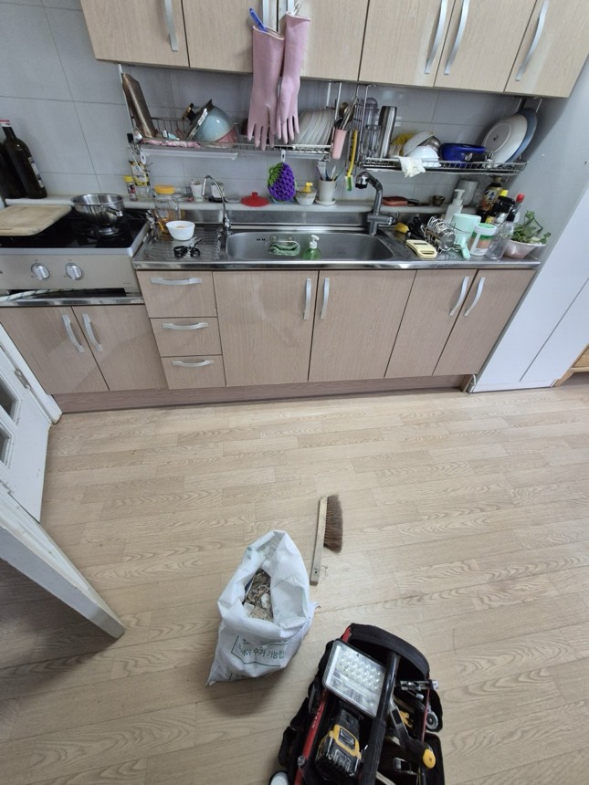 일산 마두동 누수탐지, 난방 온수배관 압력검사 및 싱크대 밑 가스탐지 굴착 수리