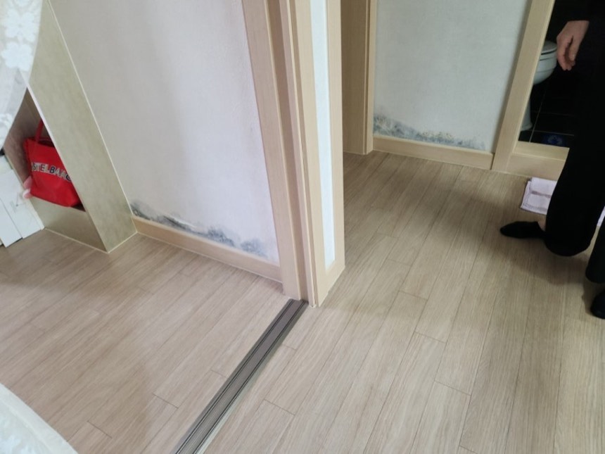 누수공사 시공사례 - 서울 신당동 빌라 천장 누수, 세대별 계량기 공압 가스검사 화장실 벽 굴착 배관교체 작업